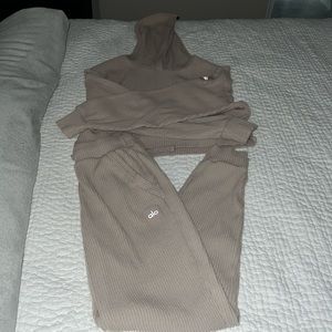 Alo muse hoodie and muse sweatpants. Size XS.